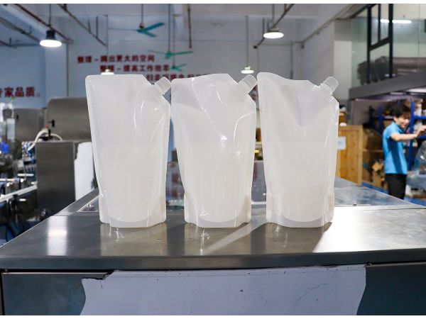 欧尚智造洗衣液吸嘴袋灌装生产线