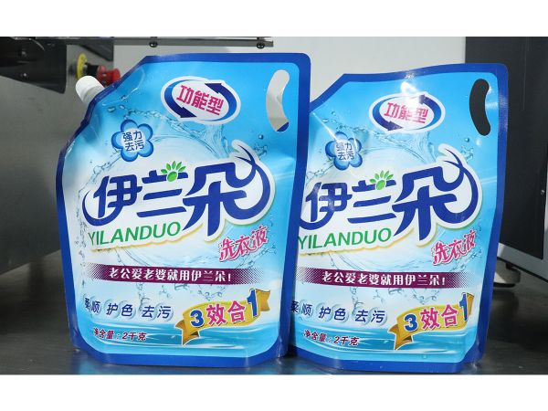 欧尚智造洗衣液灌装拧盖一体机