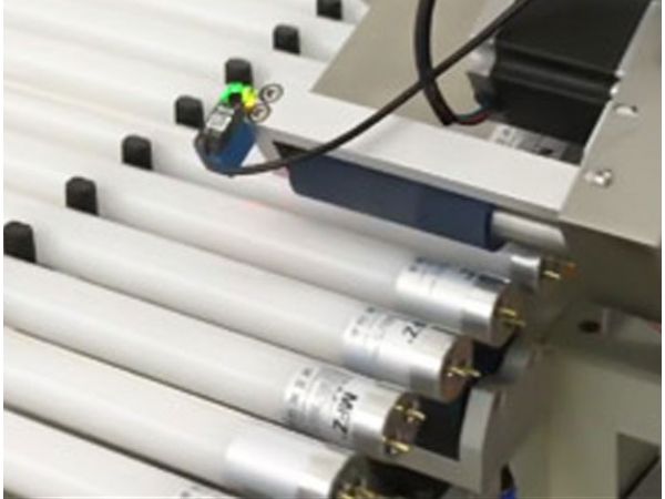 （视频）全自动流水线灯管贴标机AS-P05